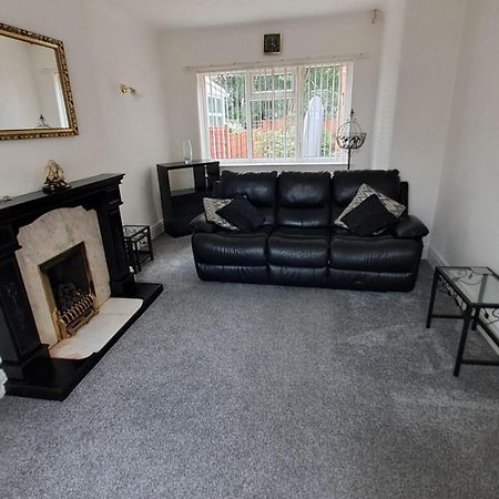 Dalton House - Three Bedroom Property Stretford Free Parking Near The Trafford Centre Manchester Exteriér fotografie