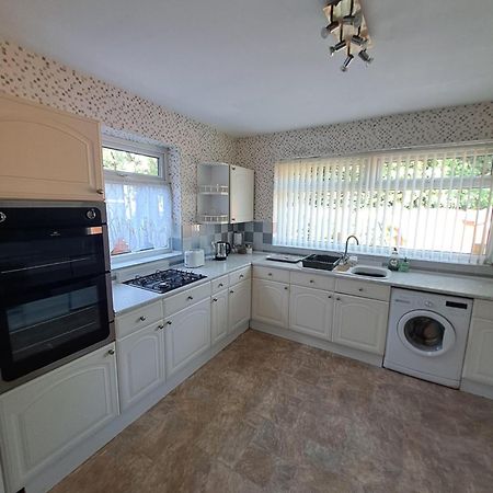 Dalton House - Three Bedroom Property Stretford Free Parking Near The Trafford Centre Manchester Exteriér fotografie